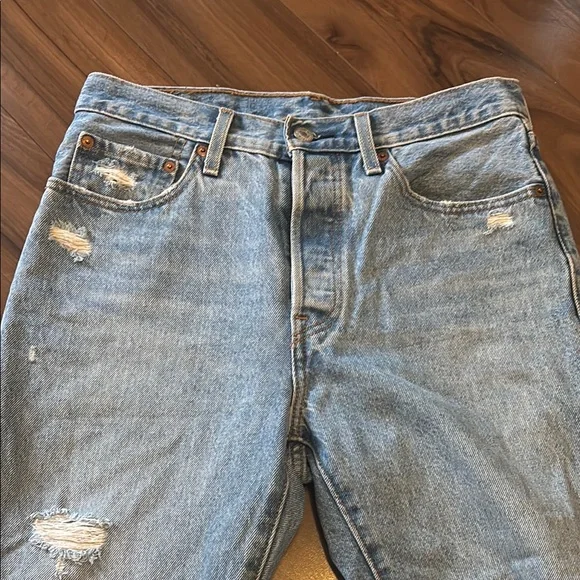 Distressed Levi’s medium indigo - Picture 2 of 5